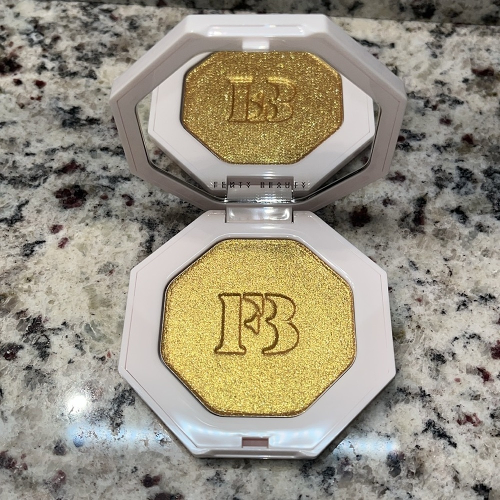 Fenty Beauty Trophy Wife Highlighter - Picture 4 of 9